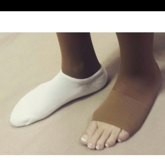 2 pairs of Hooters Girl Pantyhose NEW - Picture 3 of 3